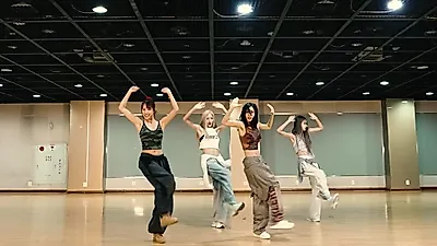 KISS OF LIFE proves powerful performance with 'SWEAT' dance practice video