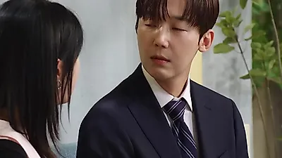 In the drama 'Our Happy Days,', Yoon Jong-hoon reminisces about the past, mentioning the Walkie-Talkie's Recording Function