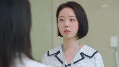 How will Eom Hyeon-gyeong respond to Yoon Da-young's sharp questions? The subtle tension in 'Our Happy Days'