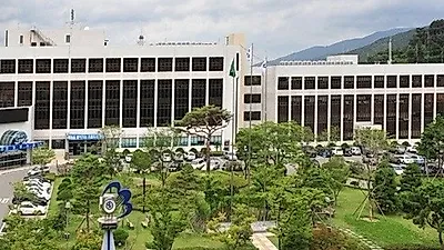 ‘달리는 오아시스’ ... 양산시, 폭염 속 찾아가는 얼음생수 나눔