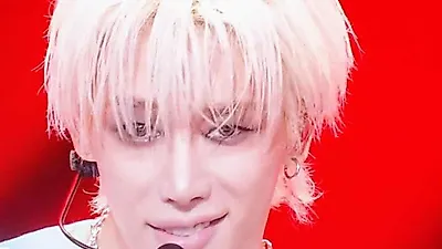 Wonho presenta su actuación de 'Don’t Wake Me Up!' en Music Bank