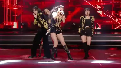 Lee Young-ji, de Chef en Uju Tteokjip a rapera sobre el escenario: una explosión de energía abrumadora.