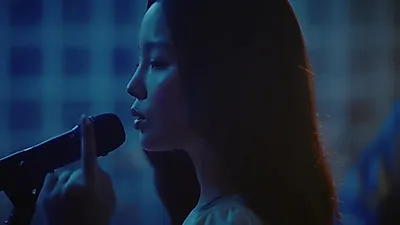 Lee Hi presenta '2 EASY' y 'HON2ST' a través de vídeos en directo