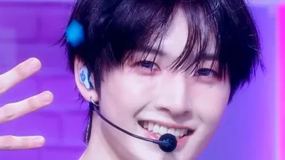 NouerA presenta su nueva canción .exe en el escenario de Music Bank