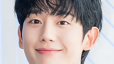 Jung Hae-in, suffering from indigestion, and Netflix hitmaker Ha Young to appear on 'Okmun-a'