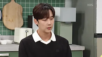 Yoon Jong-hoon's sudden "Can I just have that walkie-talkie?" to Eom Hyeon-gyeong sparks unexpected tension and chemistry.