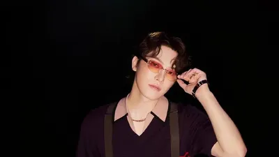 El nuevo alter ego de DINO, Pi-Cheol-In, relata la historia de su primer mini álbum en un bar de música retro