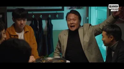 Yeo Jin-goo swept up in Shin Ha-kyun's overwhelming presence... Tense Atmosphere Between Behind-the-Scenes of Beyond Evil