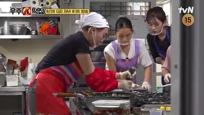 Lee Eun-ji, Mimi, Lee Young-ji, and Yu-jin Forced into Jobs as Rice Cake Shop Part-timers?