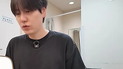 KYUHYUN y Eunhyuk muestran una química explosiva en el camerino y celebran la sorpresa de Shindong