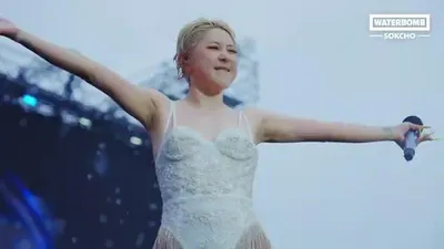 Singer Seo In-young heats up WATERBOMB SOKCHO with live performance of 'Into the Rhythm'