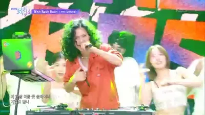 OH MY GIRL's Mimi commands the stage with an unrivaled presence during her solo debut performance