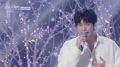 Doyoung de NCT demuestra un espectro vocal versátil, desde Crush hasta YB.