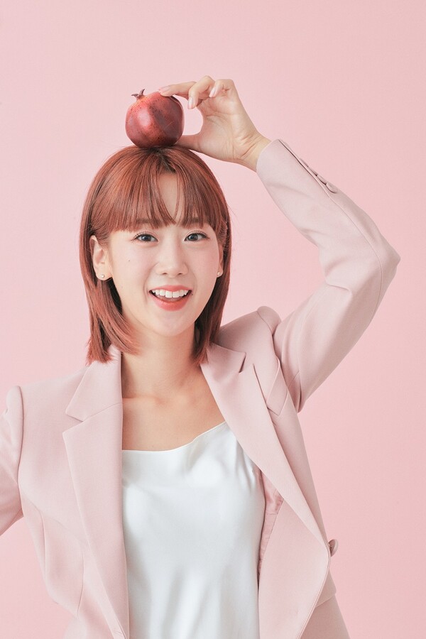 ‘트롯 다람쥐’ 강혜연, 광고 촬영 사진 대방출. “과즙미 폭발”