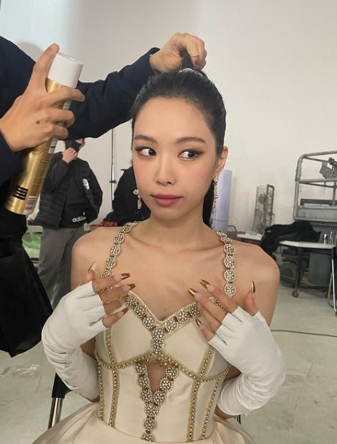 손나은, 바비인형 실사판 비주얼 눈길
