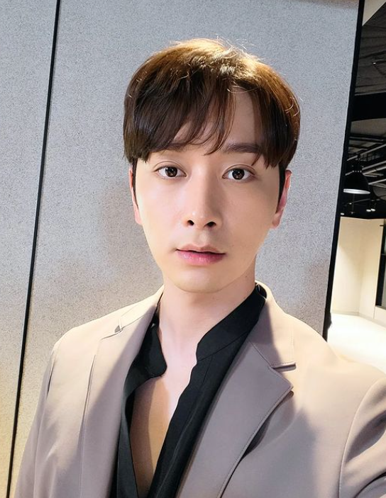 '8살 연상과 결혼' 2PM 찬성 근황에 "진짜 힘드네"