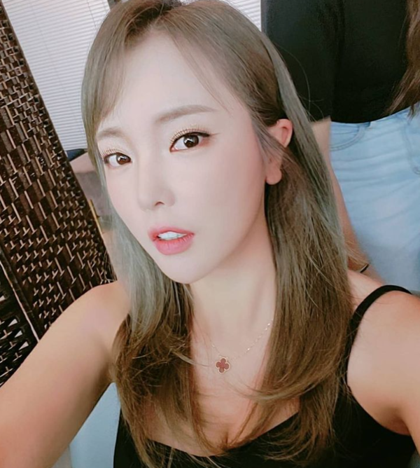 가수 홍진영, 논문 표절 논란 후 1년 5개월만에 복귀 