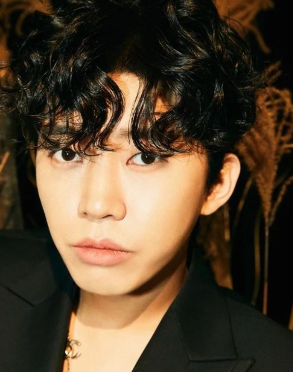 임영웅, 헤어스타일 파격 변신 '매혹적인 눈빛'
