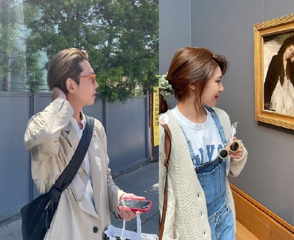 '10년차 커플' 수영-정경호, LA서 여행 럽스타로 애정 과시