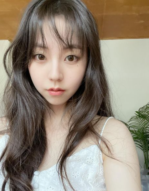 안소희, 앞머리 자른 근황 공개 "인형인줄"