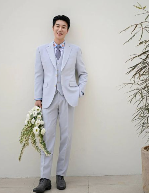 산이, 9월 결혼 발표 "결혼생각 없다더니"