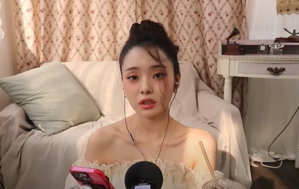 유튜브 복귀 프리지아 "애인과 누드비치 간다"