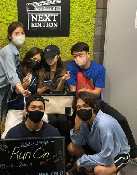 '강태오 입대' 격려 차 모인 연예인 인맥 '어마어마'