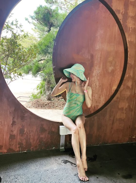 고은아 다이어트 성공, 제주서 완벽 수영복 자태