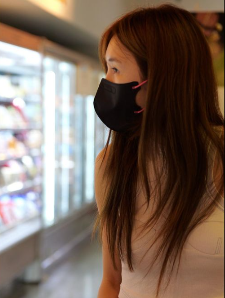 '엄태웅 아내' 윤혜진, 침대 위에 외국 남자 떡하니?