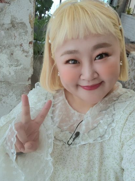 홍윤화, 십자인대 수술 후 근황에 "의사 4명 붙었다"
