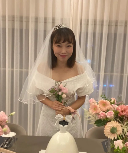 오나미 결혼, 웨딩카에 드레스 자태까지 화제