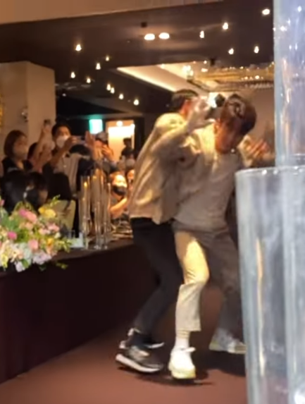 오나미 결혼식에서 깽판 친 '이 남자' 오열까지