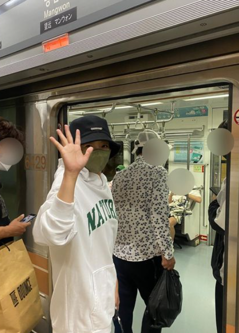 김희선, 얼굴 꽁꽁 싸매고 망원역에서 '안녕'