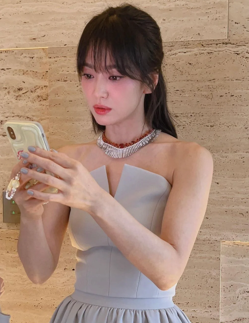 송혜교, 뼈 도드라질 정도로 앙상한 몸매 근황
