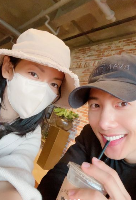 이상우, 아내 김소연과 카페 데이트 "잘 찍고 있습니다"