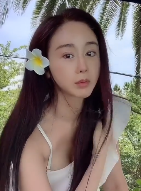 함소원, 시아버지한테 받은 황금 변기 인증샷