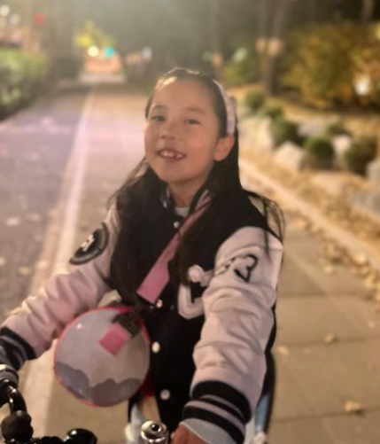 '슈돌' 나왔던 그 애 맞아? 훌쩍 커버린 유진 딸 로희