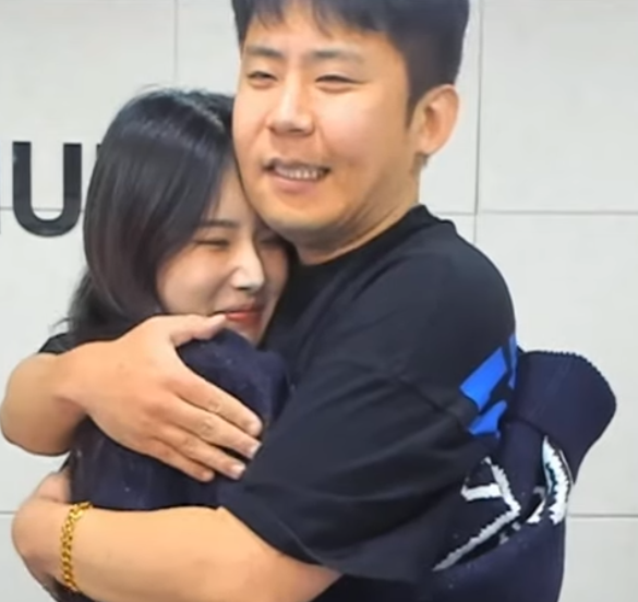외질혜와 이혼한 철구, 근황에 방송서 '뽀뽀'