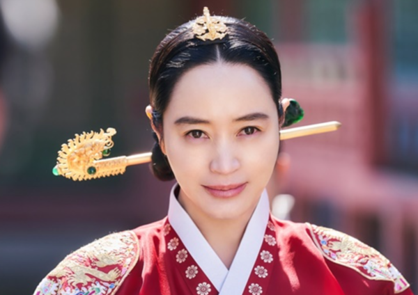 김혜수가 SNS에 동료 배우 언급하는 법