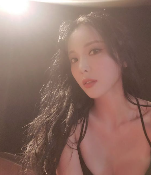 자숙 끝난 홍진영, 한파에 헐벗고 "맞춰줘요"